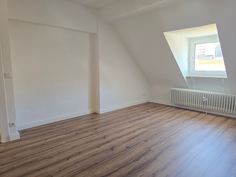 **Charmante Dachgeschosswohnung mit moderner Ausstattung**